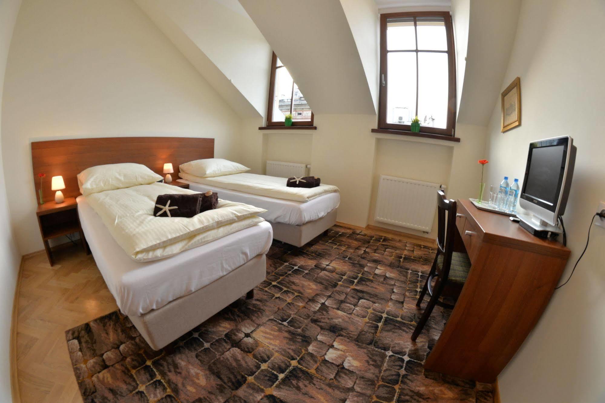 Royal Route 29 Comfort Rooms Cracóvia Exterior foto