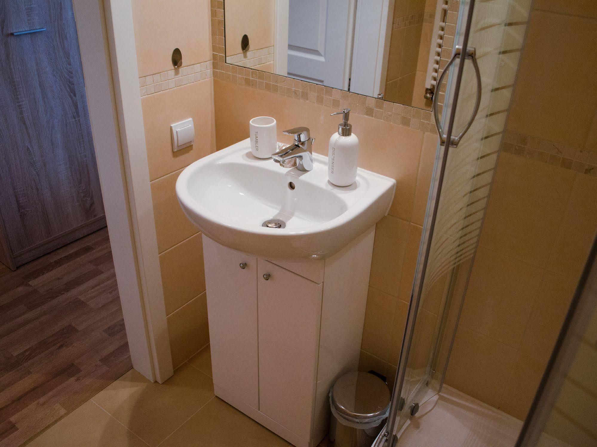 Royal Route 29 Comfort Rooms Cracóvia Exterior foto
