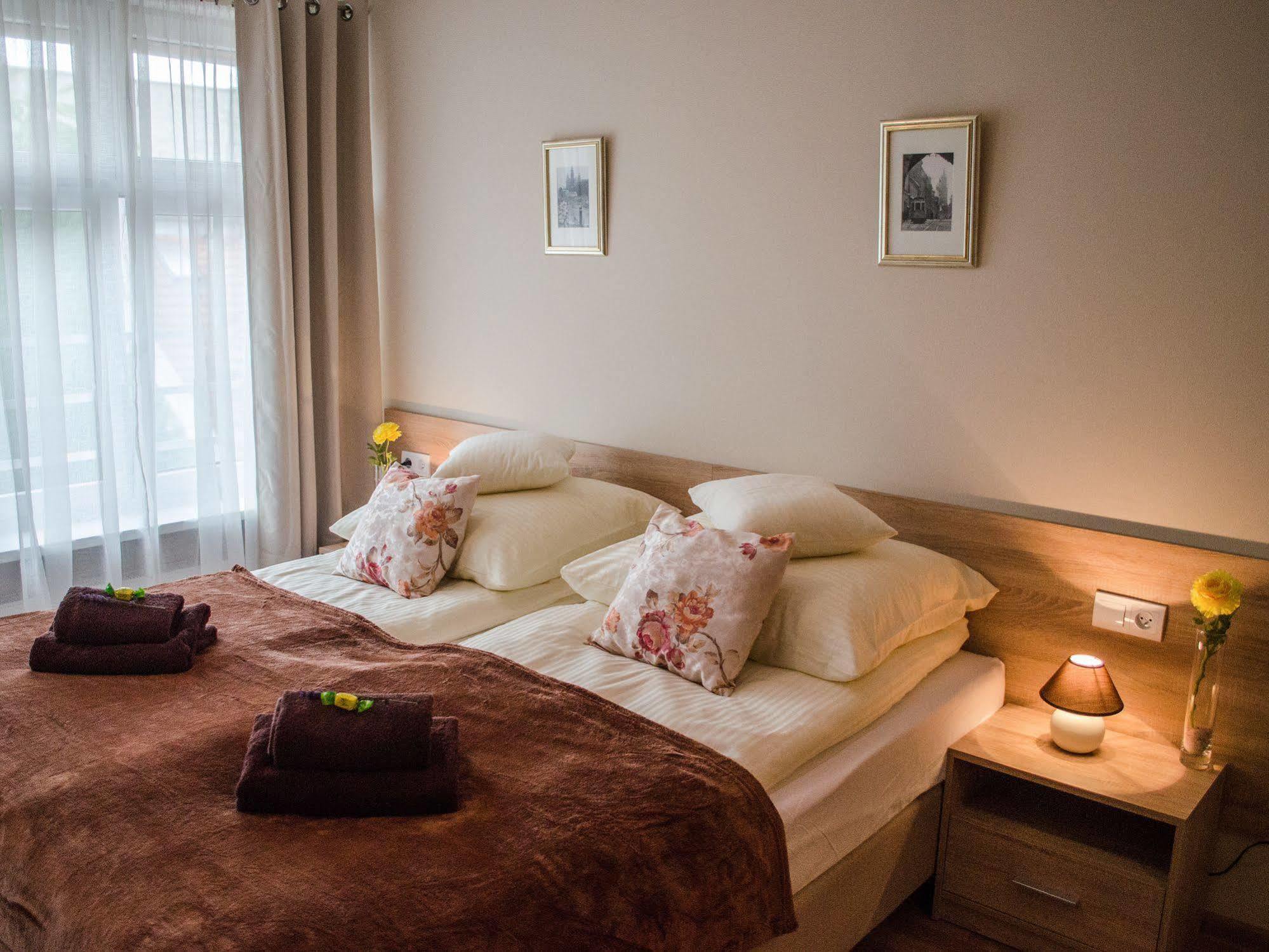 Royal Route 29 Comfort Rooms Cracóvia Exterior foto